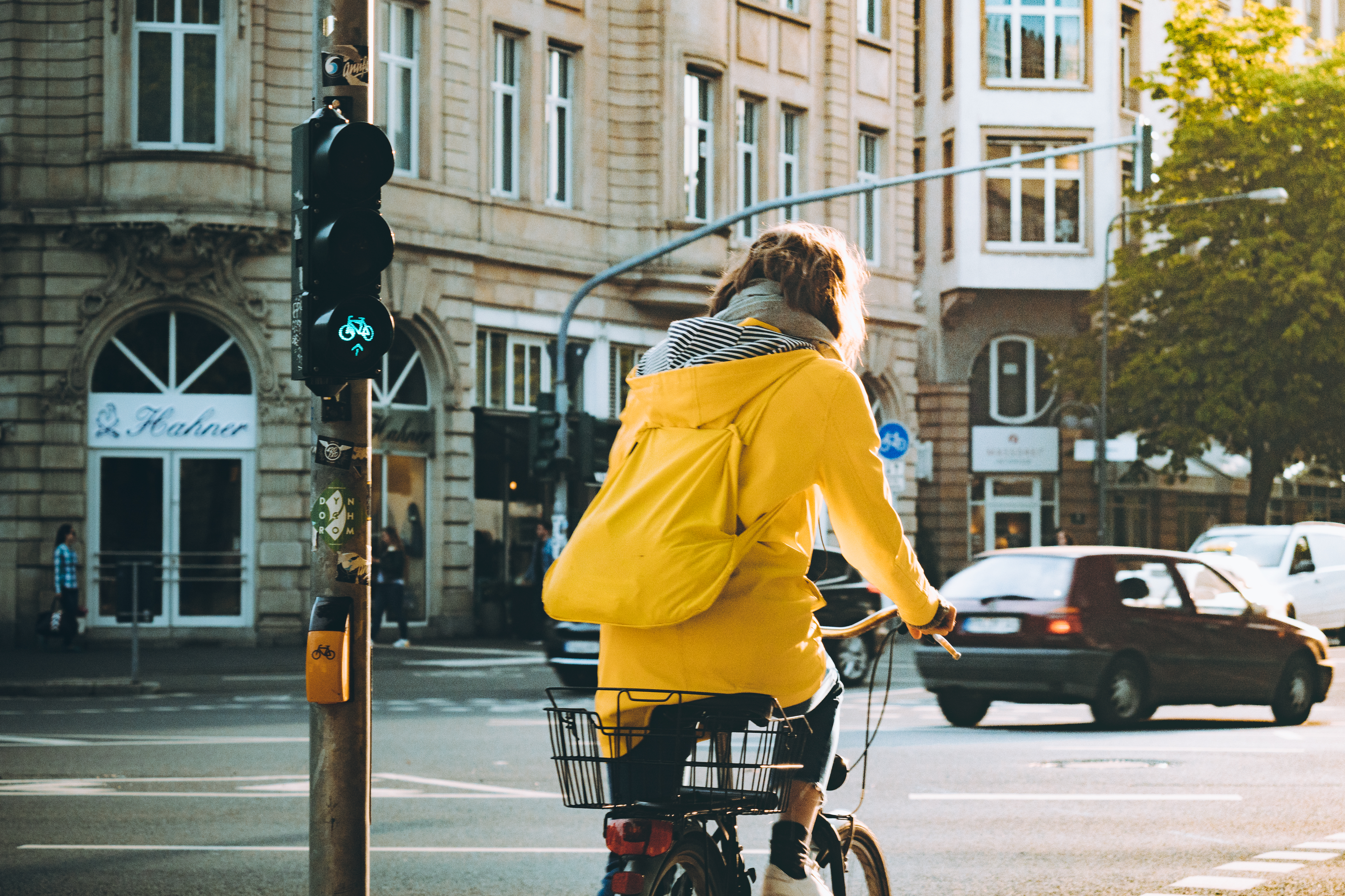 Gelegenheidsmedewerker doet boodschappen