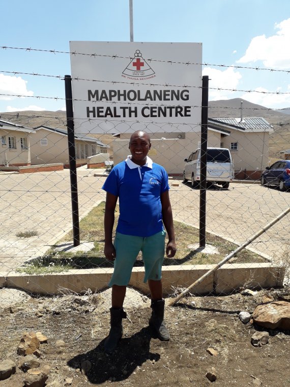 Verpleegkundige Realeboha Tlhari ziet in het gezondheidscentrum in Lesotho schrijnende taferelen door de voedselcrisis.